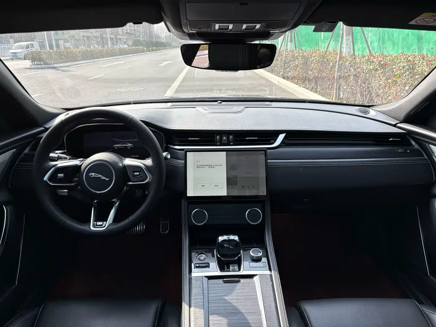 Jaguar XFL 2021 XFL 2.0T P250 AWD Gloss Black Sport Edition фото 7