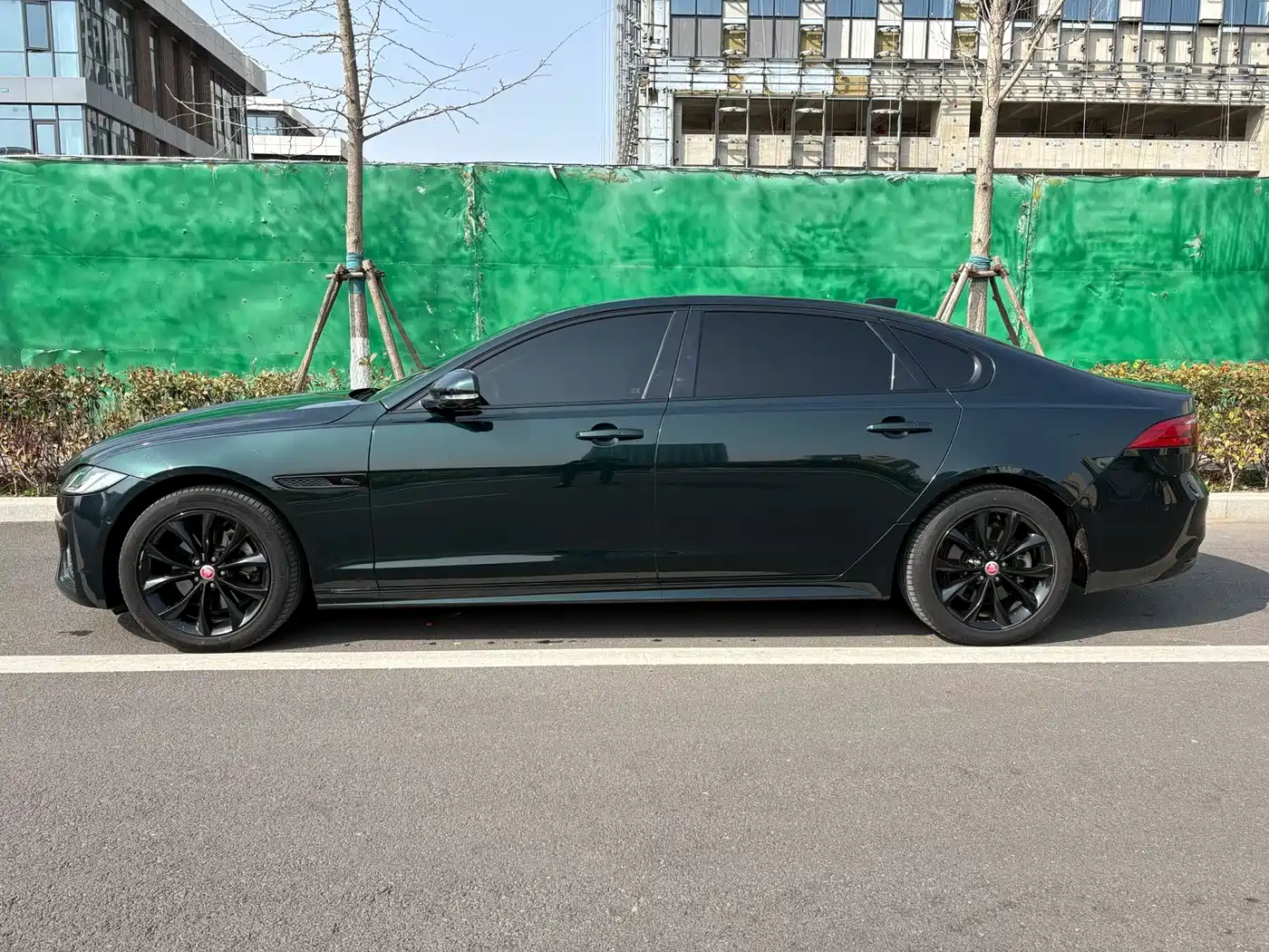 Jaguar XFL 2021 XFL 2.0T P250 AWD Gloss Black Sport Edition фото 2