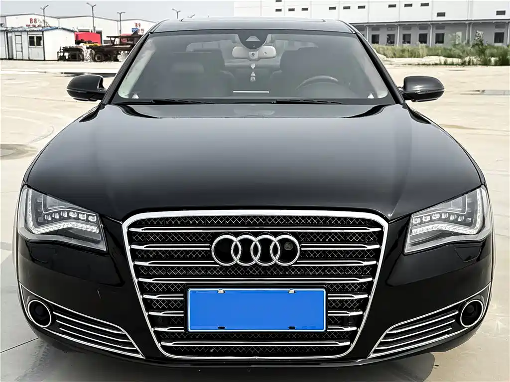 Фото 2 - Audi A8