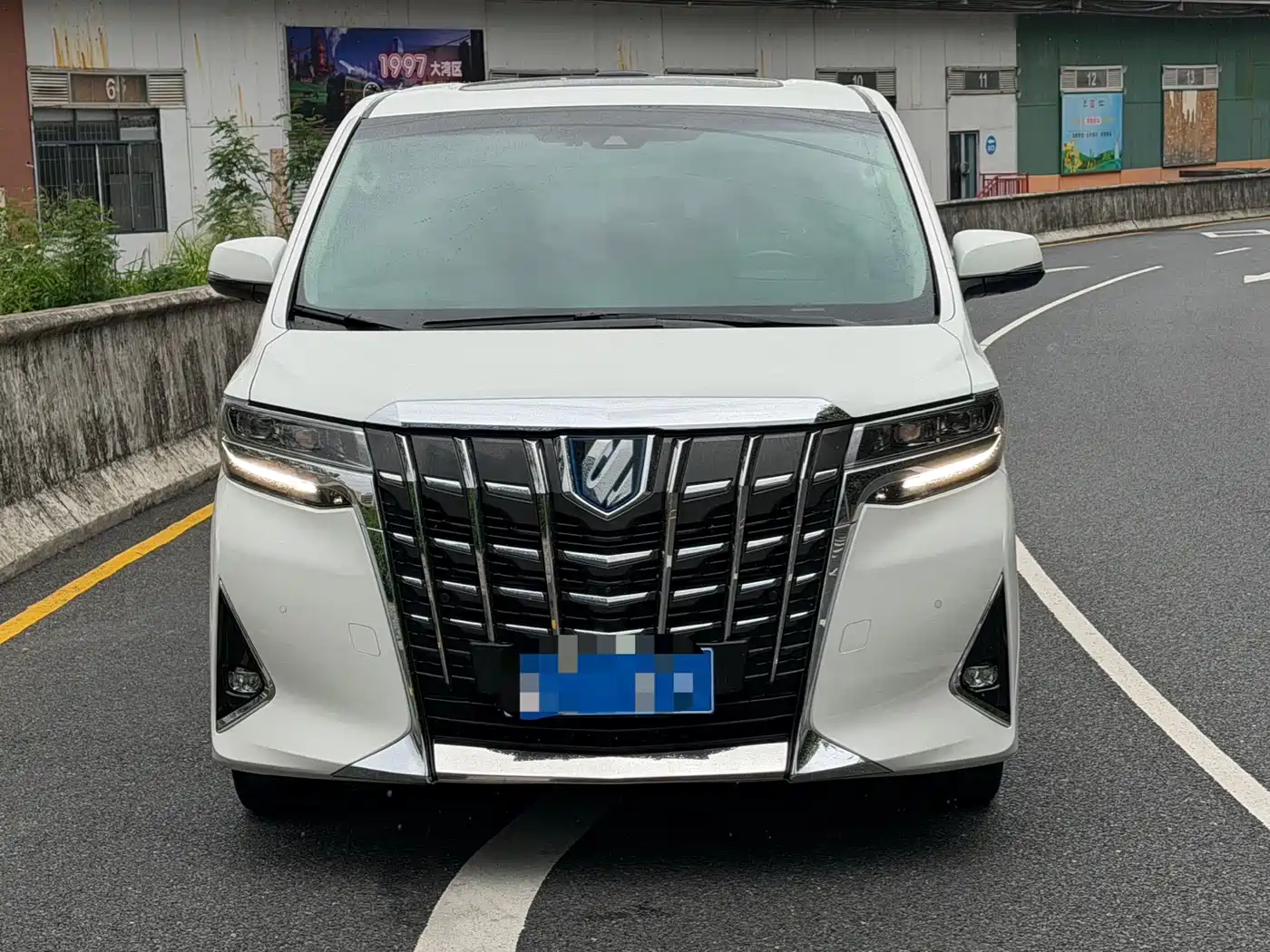 Toyota Alphard 2020 Hybrid 2.5L Premium Edition фото 2