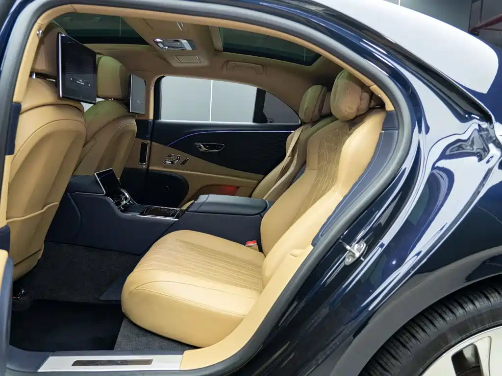 Фото 11 - Bentley Flying Spur