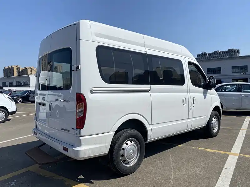 SAIC Maxus Xintu V80 2017 2.5T 6-speed manual Aoyun Tong China V short wheelbase medium roof 5/6/10 seats фото 18