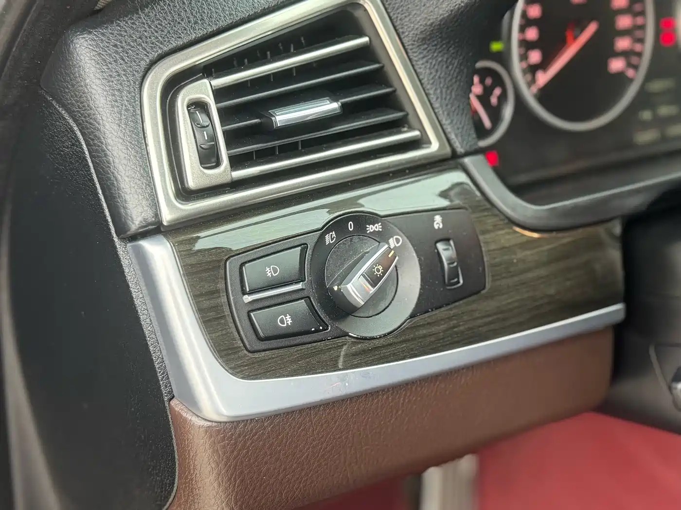 BMW 5 Series 2014 525Li Luxury Design Package фото 10