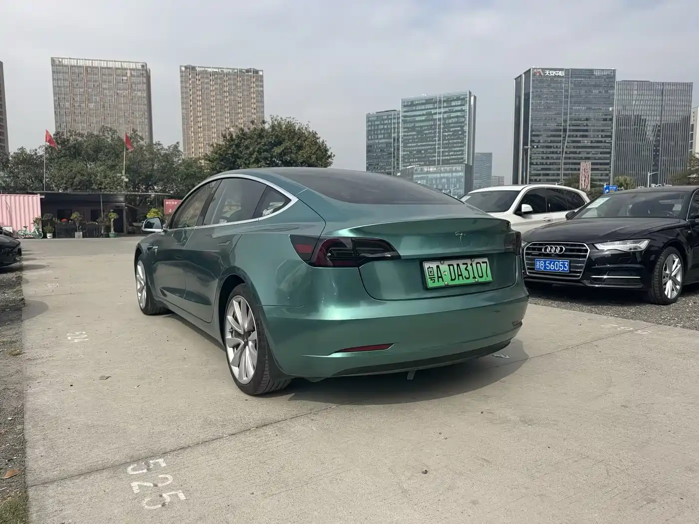 TESLA MODEL 3