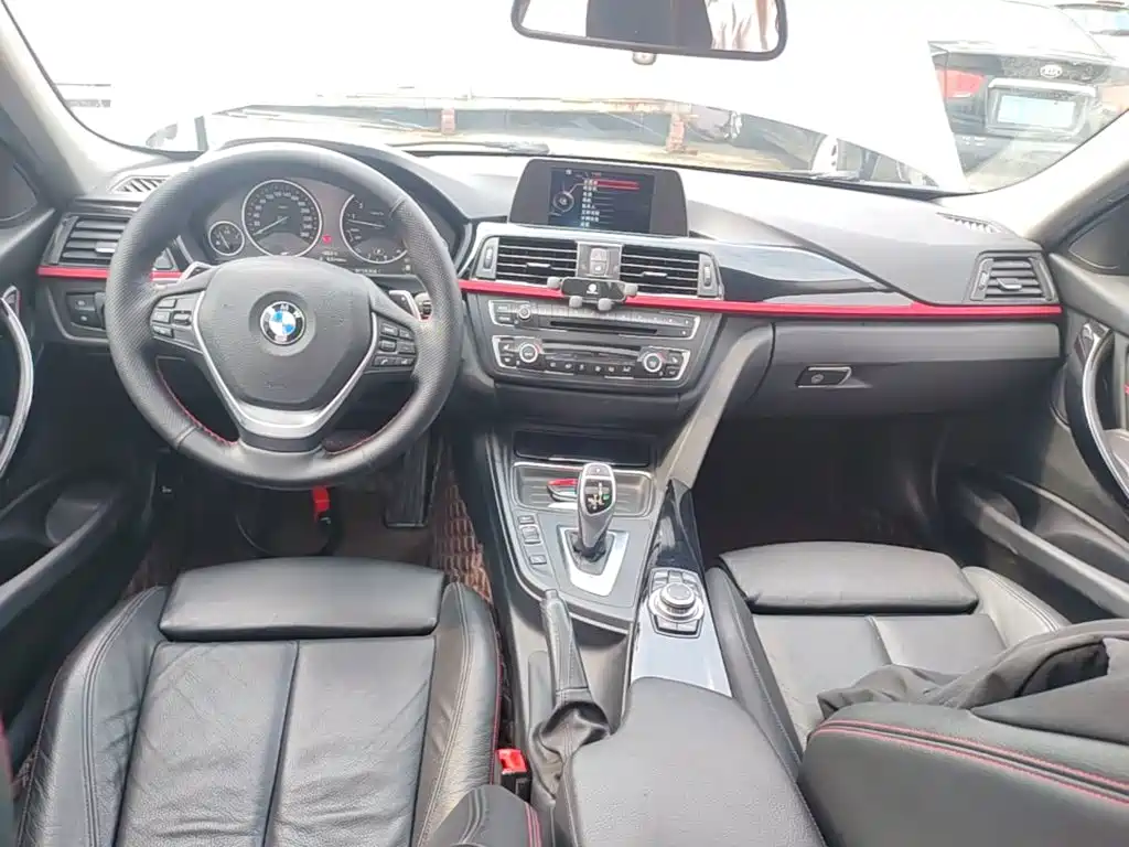Photo 10 - BMW 3 Series