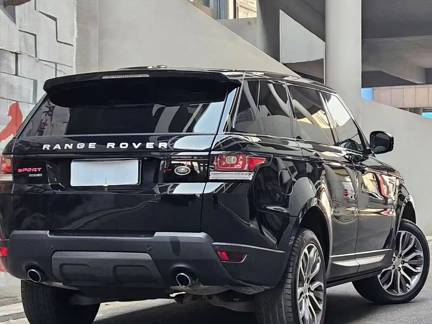 Land Rover Range Rover Sport 2016 Model 3.0 SC V6 HSE фото 3
