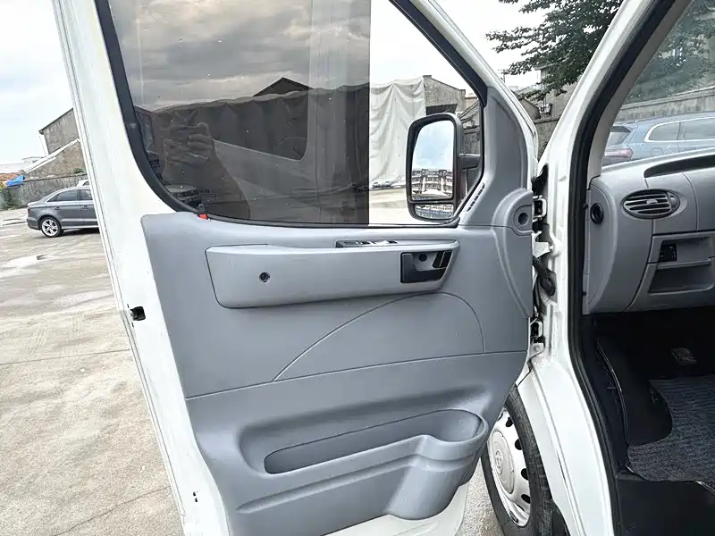 SAIC Maxus Xintu V80 2019 2.5T Classic 6-speed manual Aoyuntong modified long wheelbase medium roof 7-seater фото 9