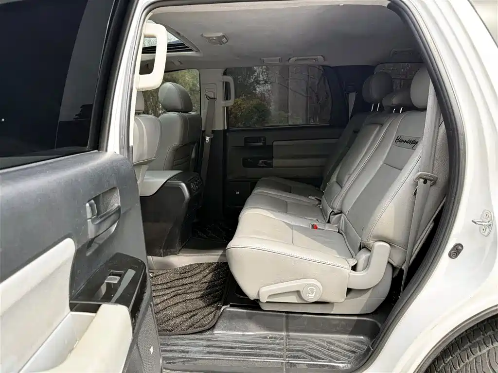 Toyota Sequoia 2010 5.7 Platinum Edition фото 8