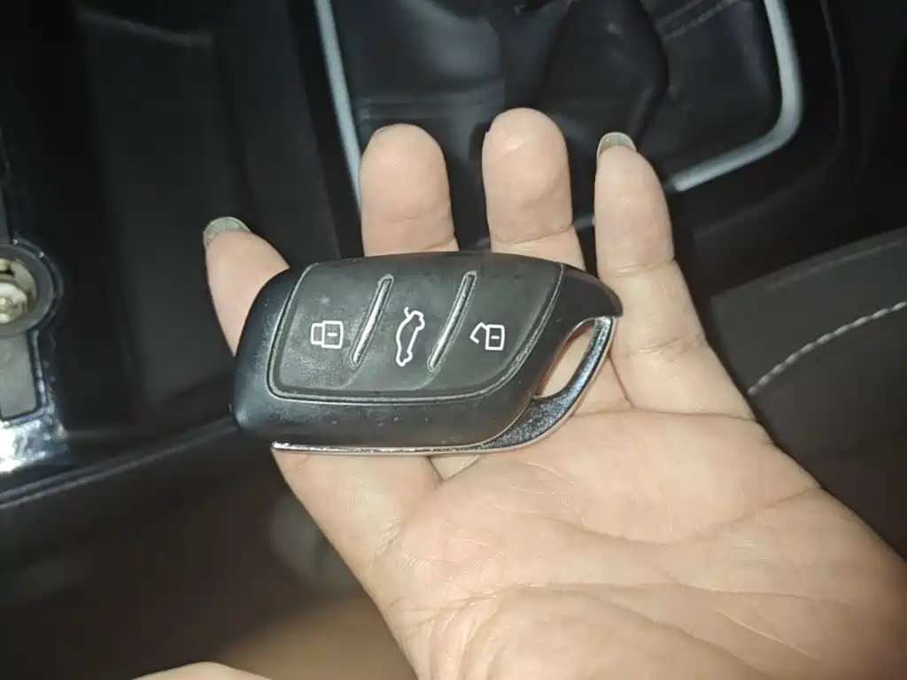 Фото 9 - Roewe i5