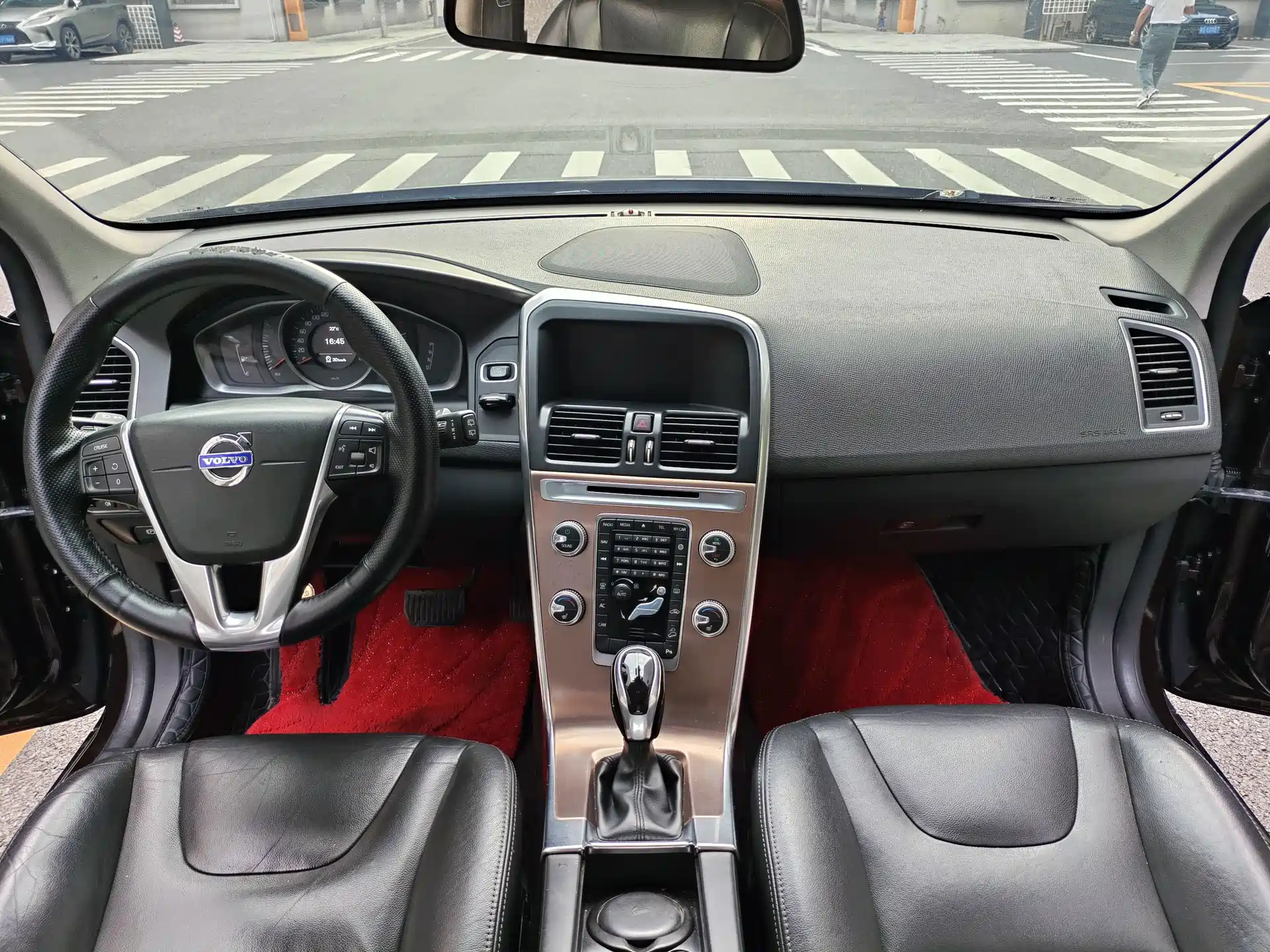 Фото 9 - Volvo XC60