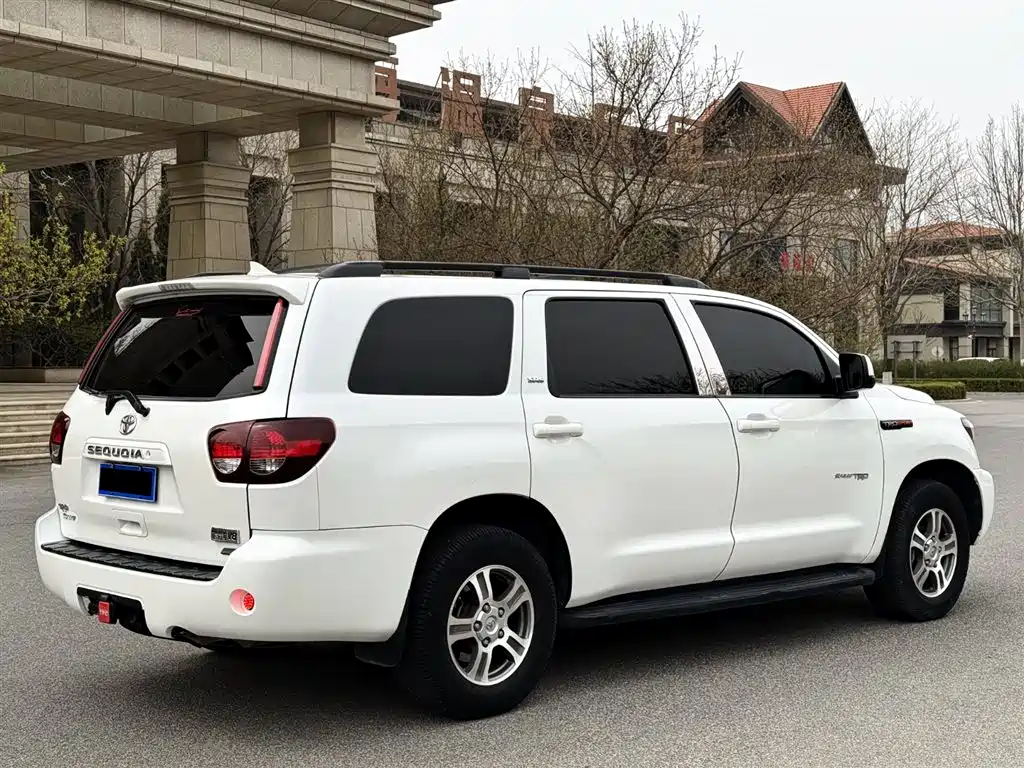 Toyota Sequoia 2010 5.7 Platinum Edition фото 16