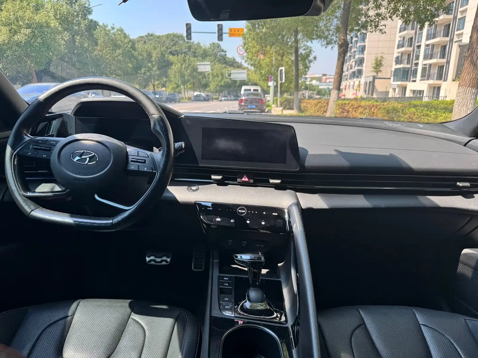 Фото 6 - Hyundai Elantra