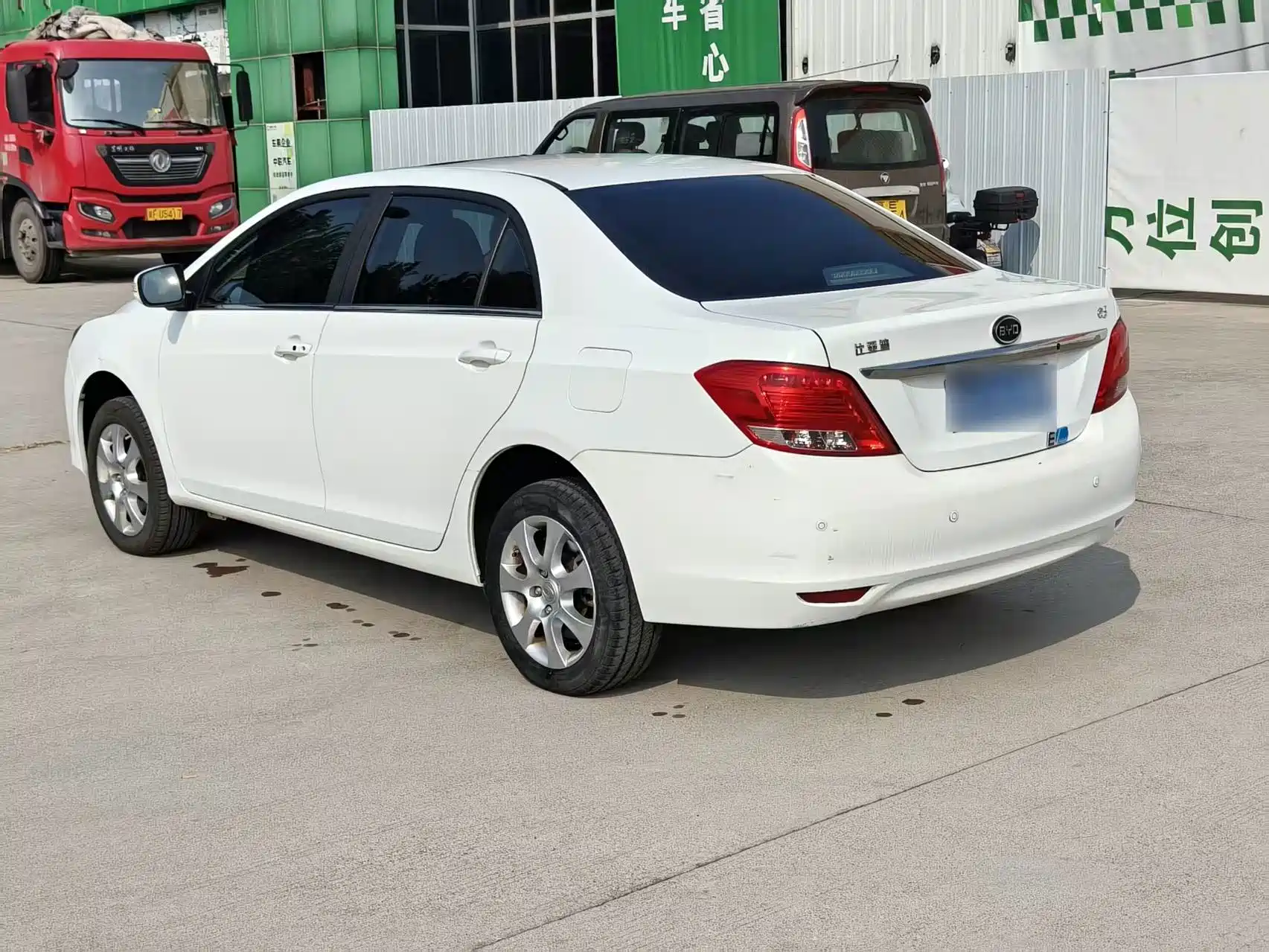 Фото 10 - BYD e5