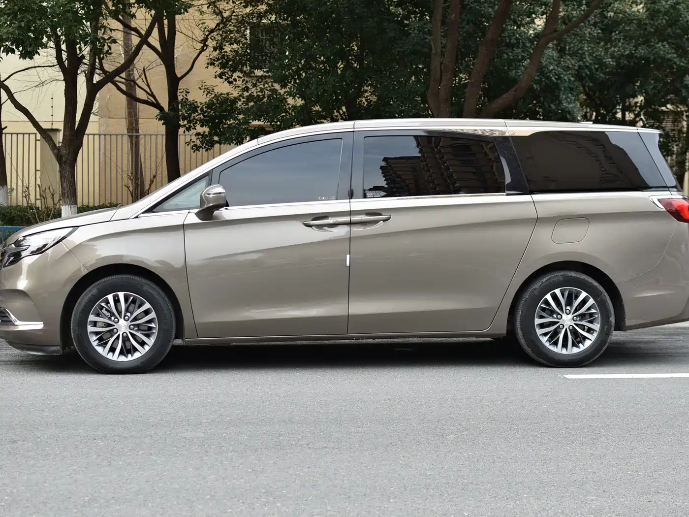 Buick GL8 2021 ES Landlord 653T Premium фото 14