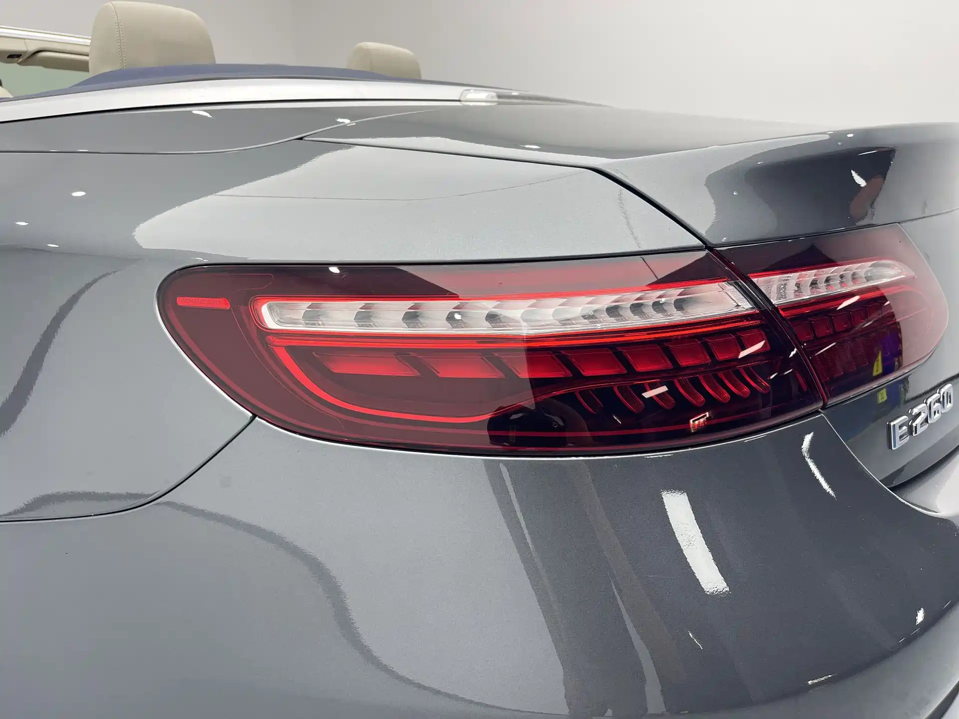 Photo 17 - Mercedes-Benz E-Class (Import)