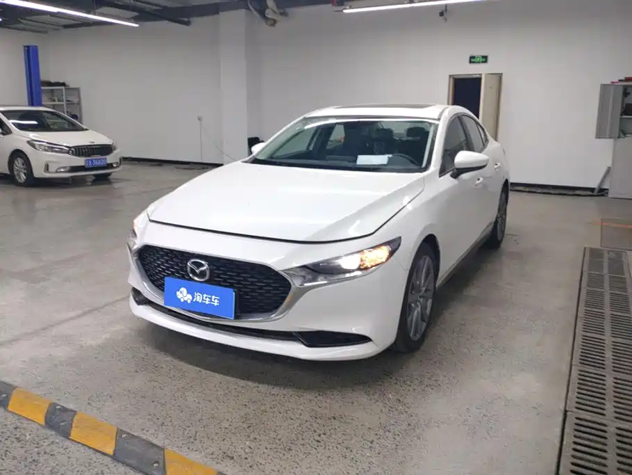 Mazda Mazda3 Axela 2026 2024 2.0L Automatic Premium Wisdom Edition