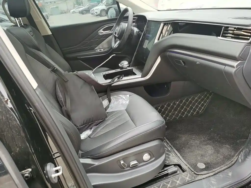 صورة 25 - Hongqi HS7 PHEV