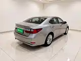 Photo 6 - Lexus ES