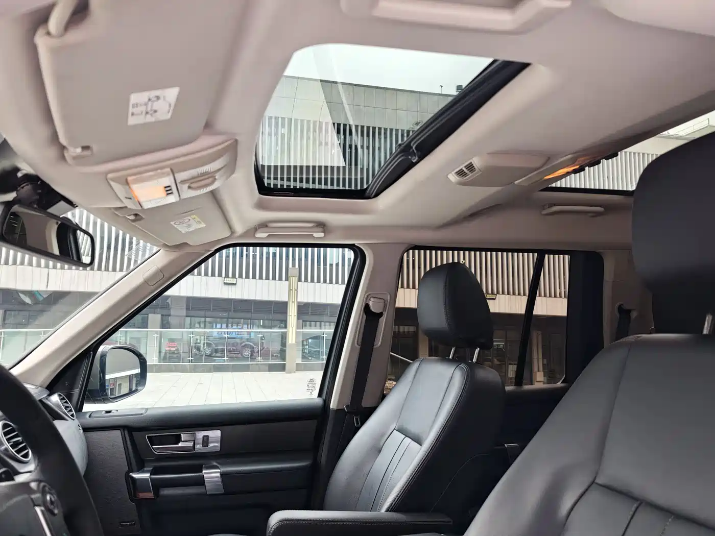Land Rover Discovery 2015 3.0 SDV6 HSE Diesel фото 18
