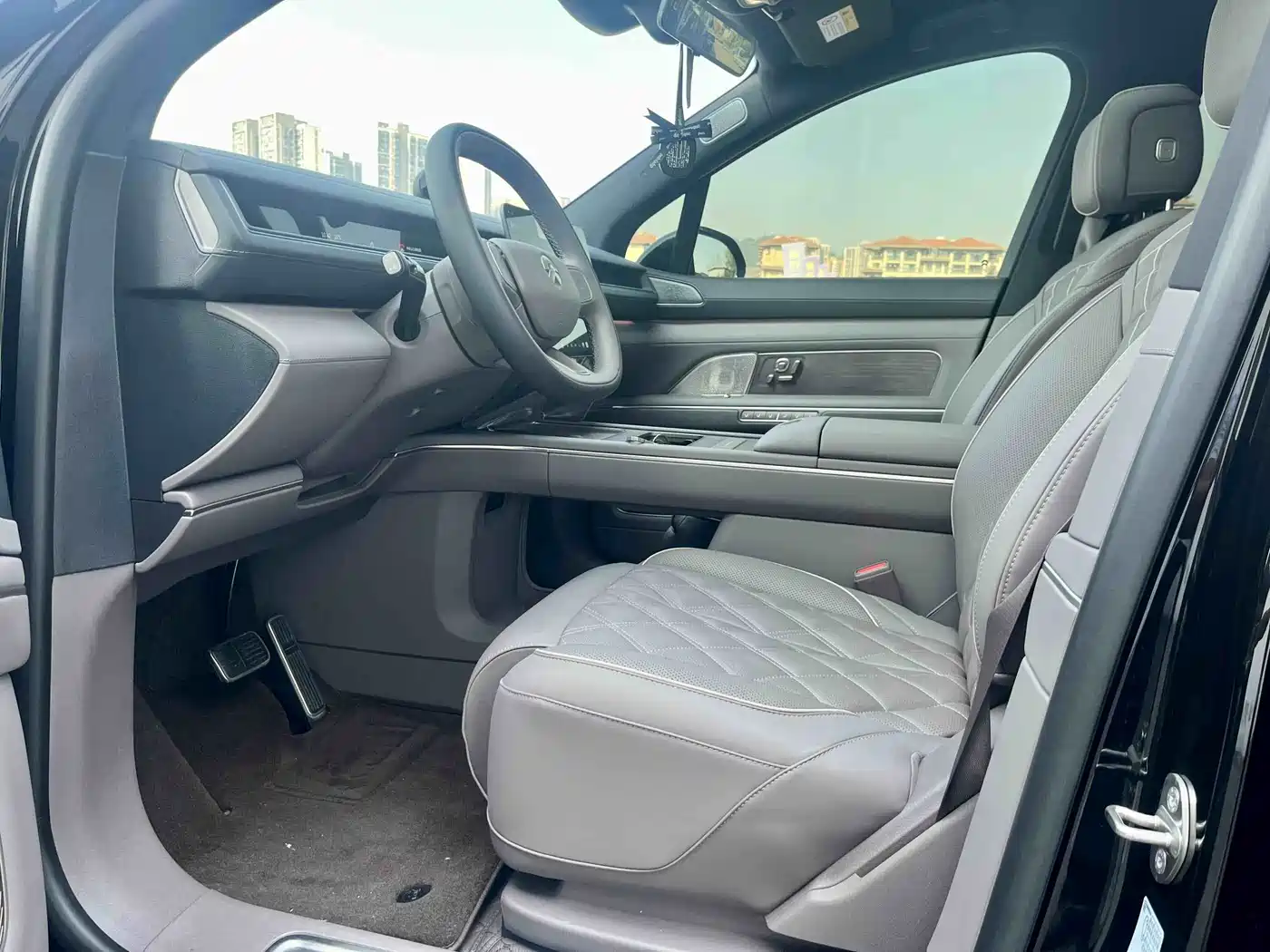 NIO ES8 2026 2025 Model 6-Seat Executive Luxury Edition