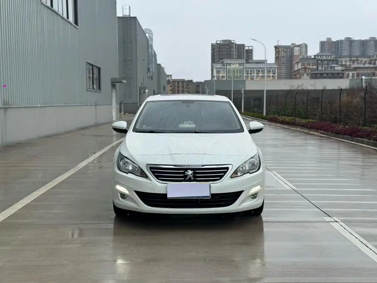 Peugeot 408 2016 1.6T Automatic Luxury Edition фото 2
