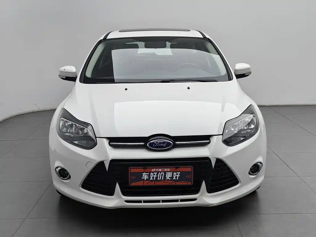 Ford Focus 2015 2012 Hatchback 2.0L Automatic Luxury Sport