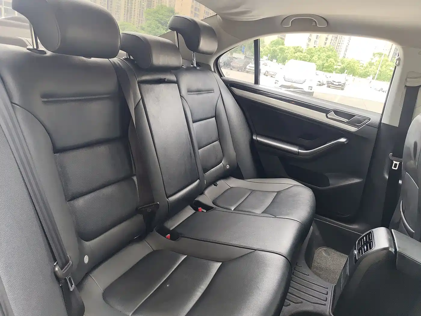 Volkswagen Sagitar 2017 1.6L Automatic Comfort фото 17