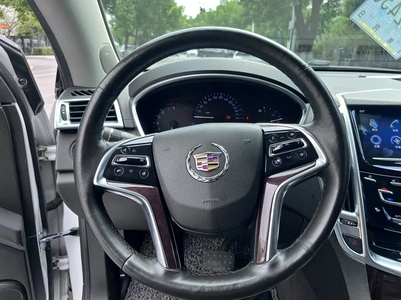 Photo 12 - Cadillac SRX