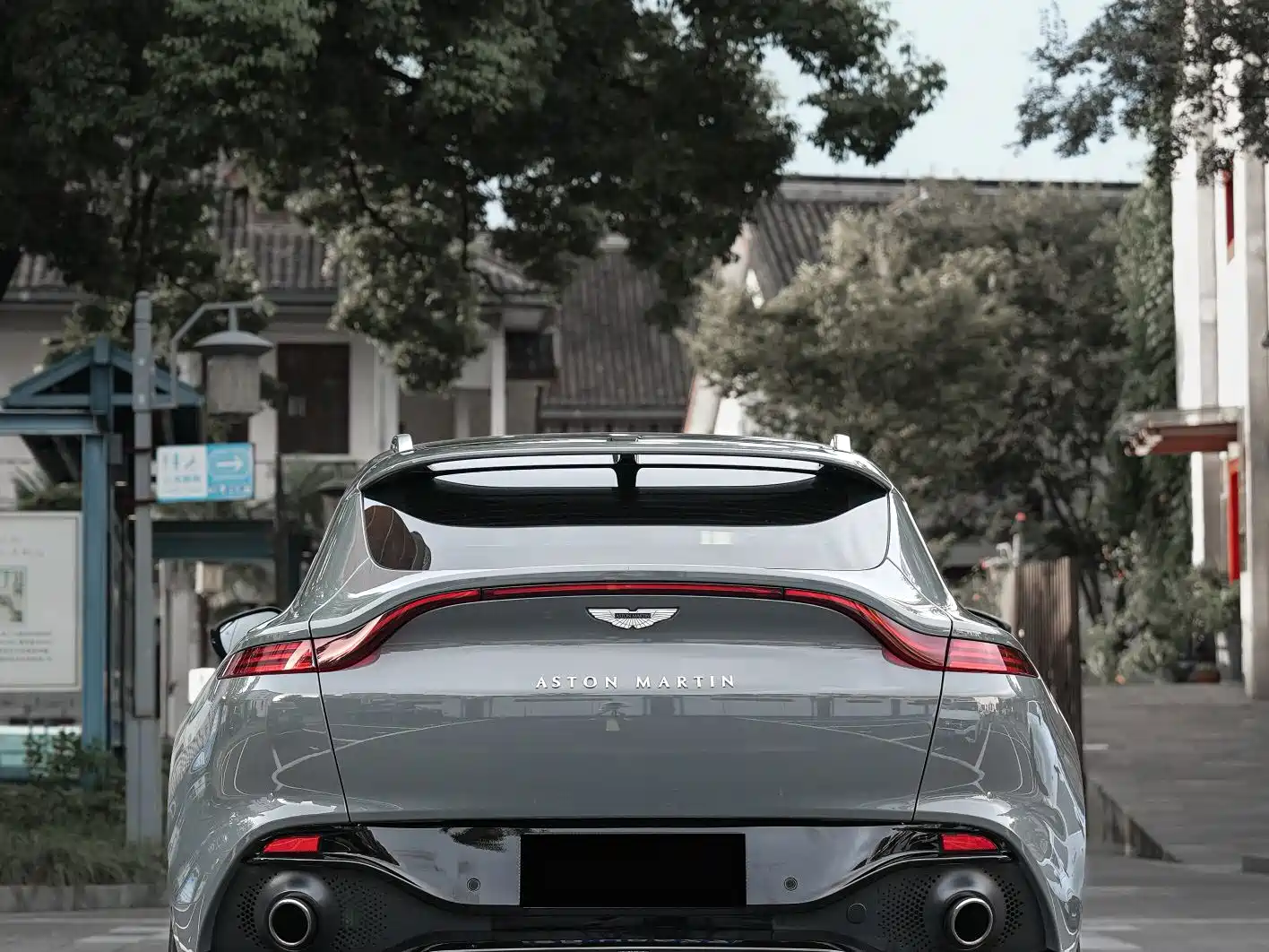Фото 4 - Aston Martin DBX