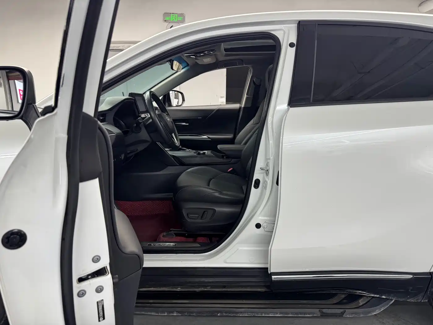Toyota Venza 2022 2.0L CVT 2WD Luxury фото 4