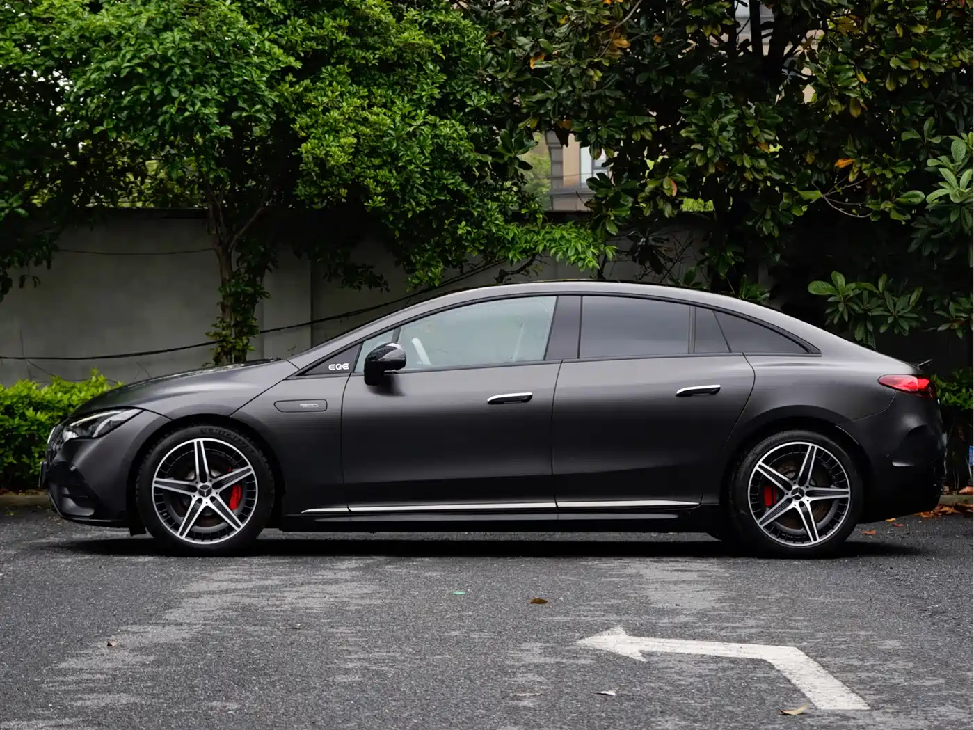 MERCEDES-BENZ EQE AMG