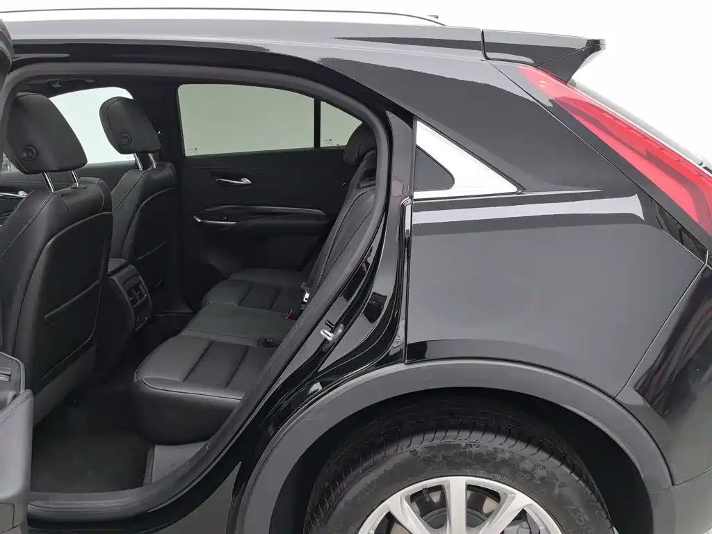 Фото 15 - Cadillac XT4