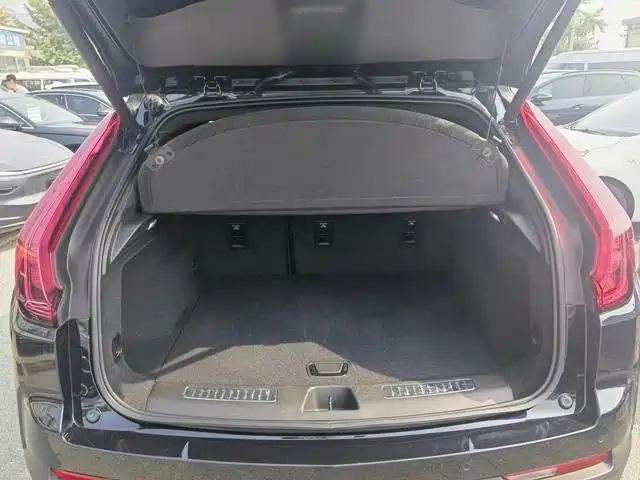 Photo 14 - Cadillac XT4