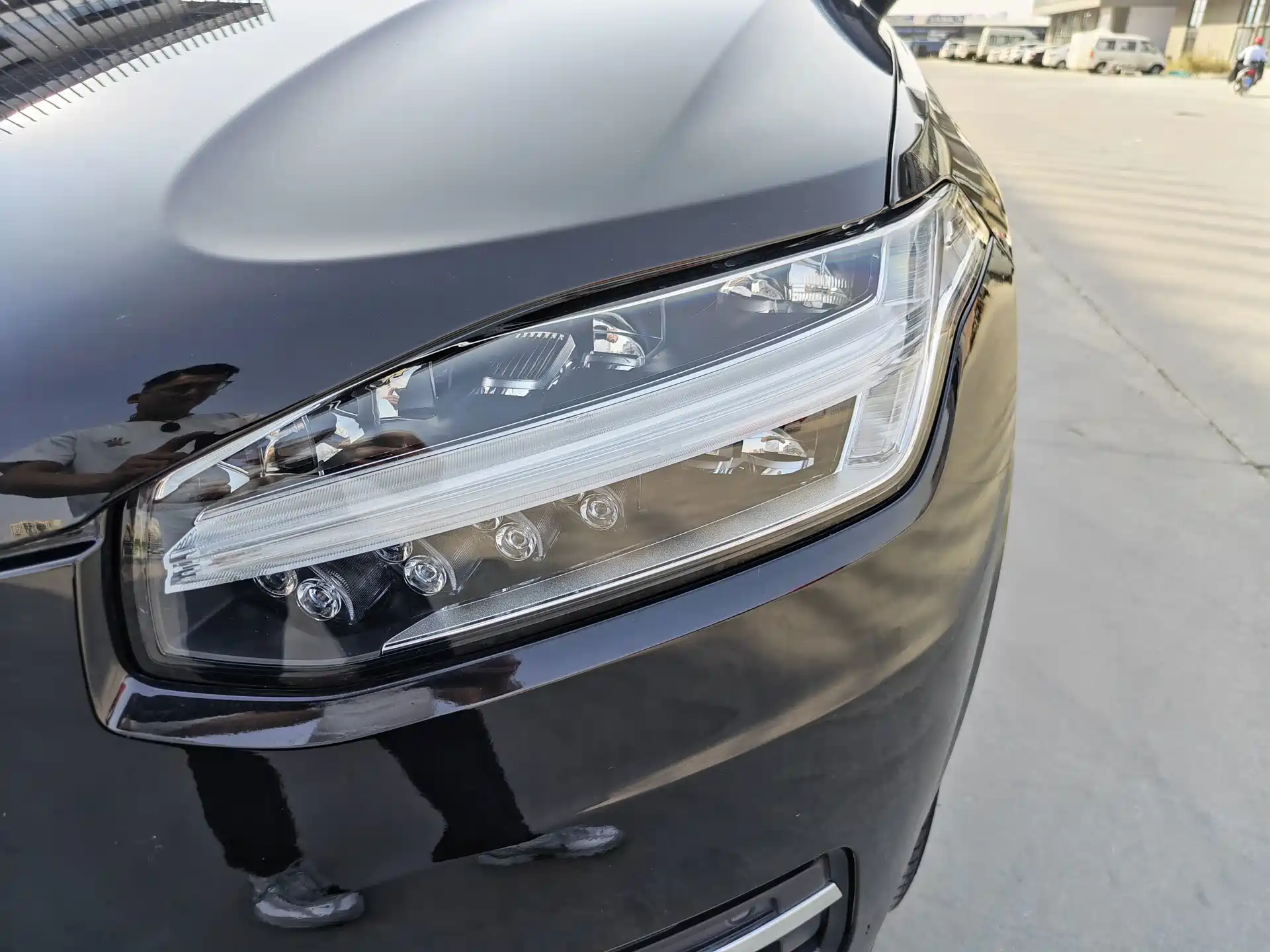 Photo 4 - Volvo XC90