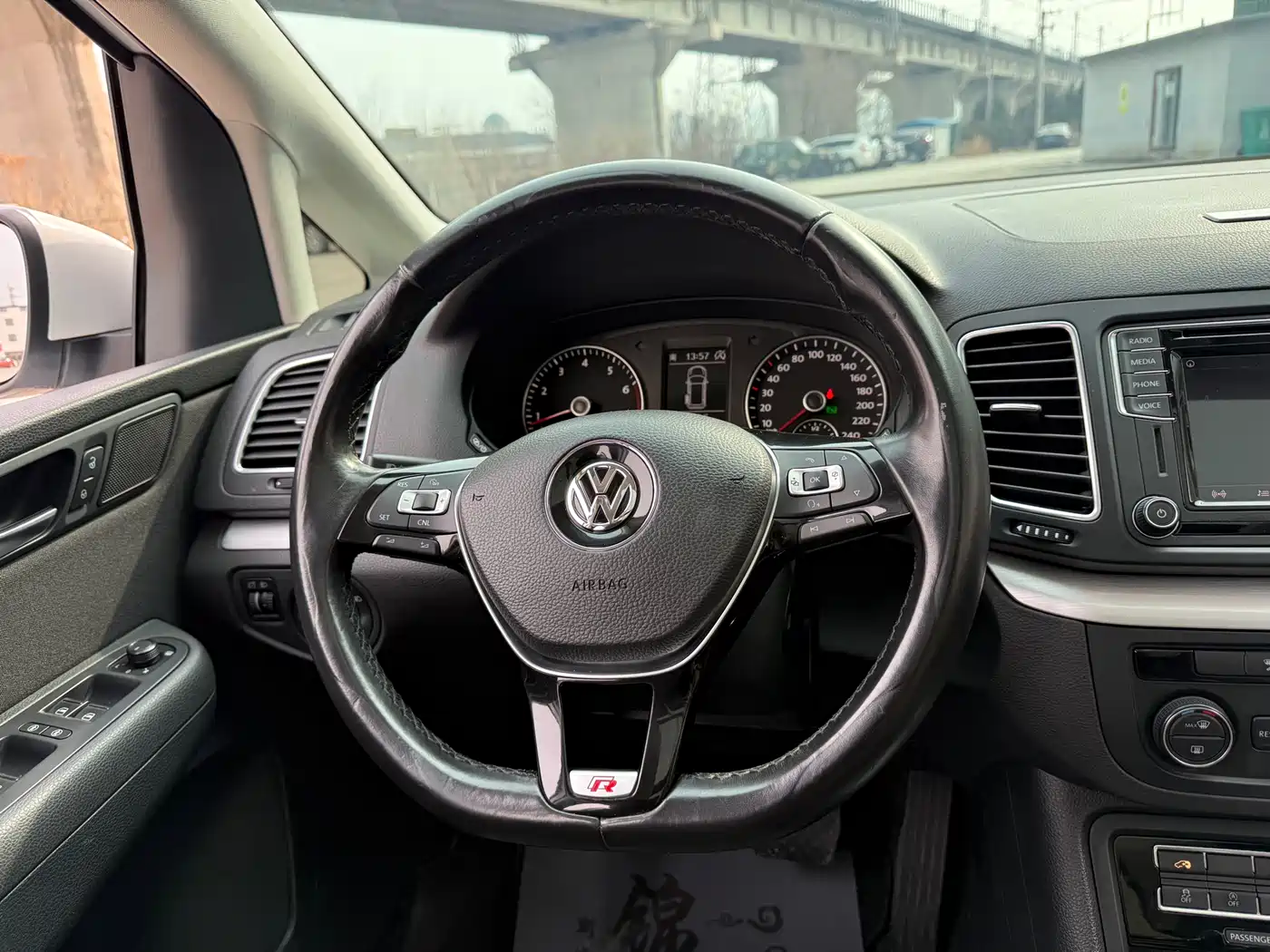 Volkswagen Sharan 2018 Facelift 380TSI Comfort 7-Seater фото 13