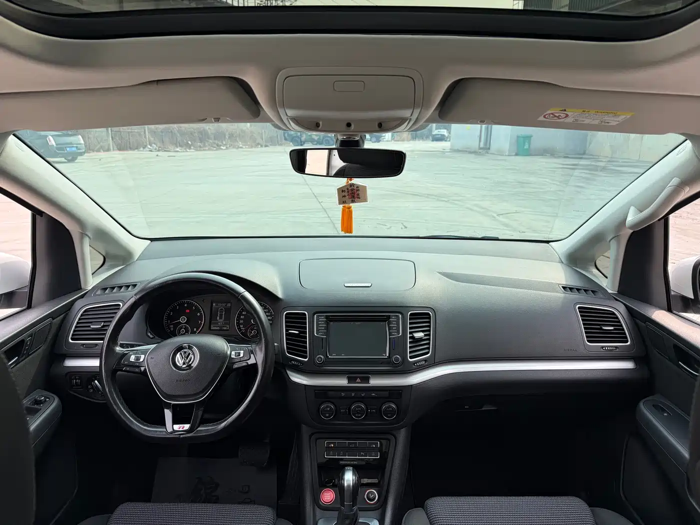 Volkswagen Sharan 2018 Facelift 380TSI Comfort 7-Seater фото 10