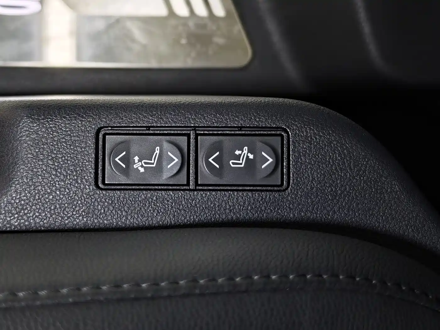 Toyota Sienna 2023 2.5L Hybrid Premium Edition фото 16