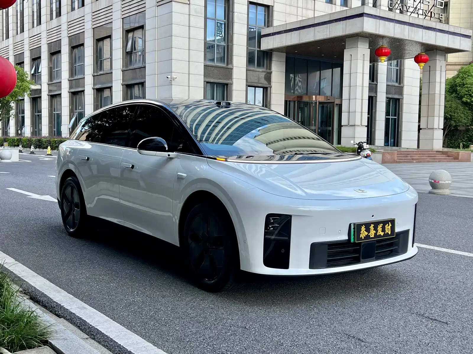 Photo 3 - Li Auto i6