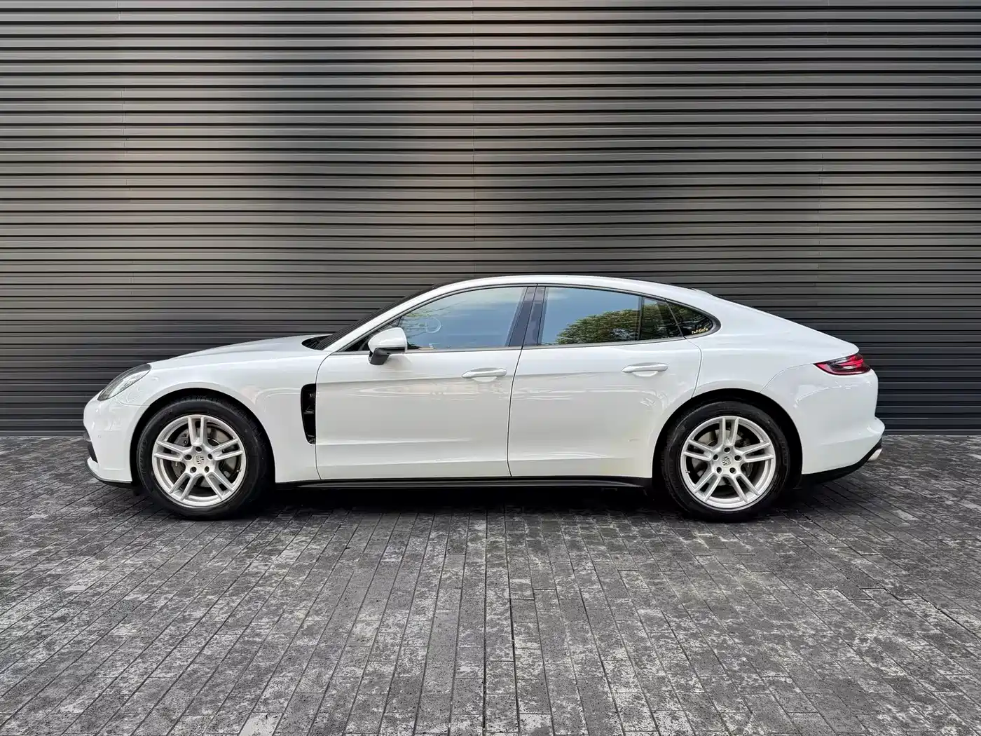 Porsche Panamera 2017 Panamera 3.0T фото 2