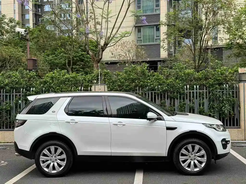 Land Rover Discovery Sport (Import) 2015 2.0T SE фото 4