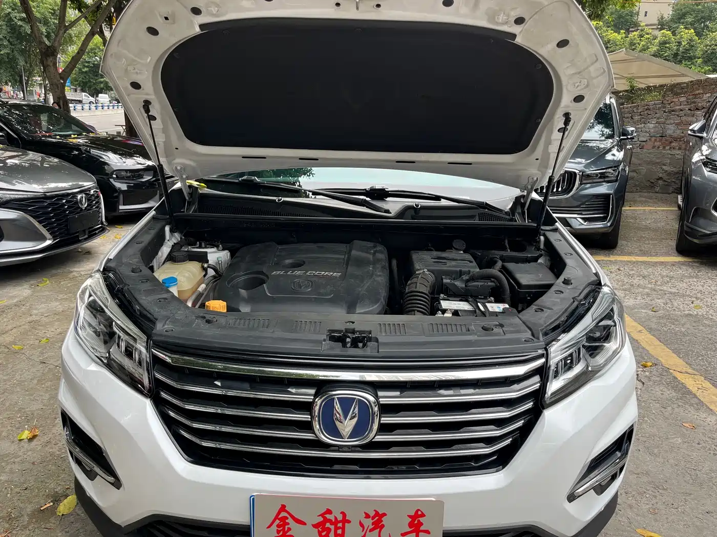 Фото 15 - Changan CS75