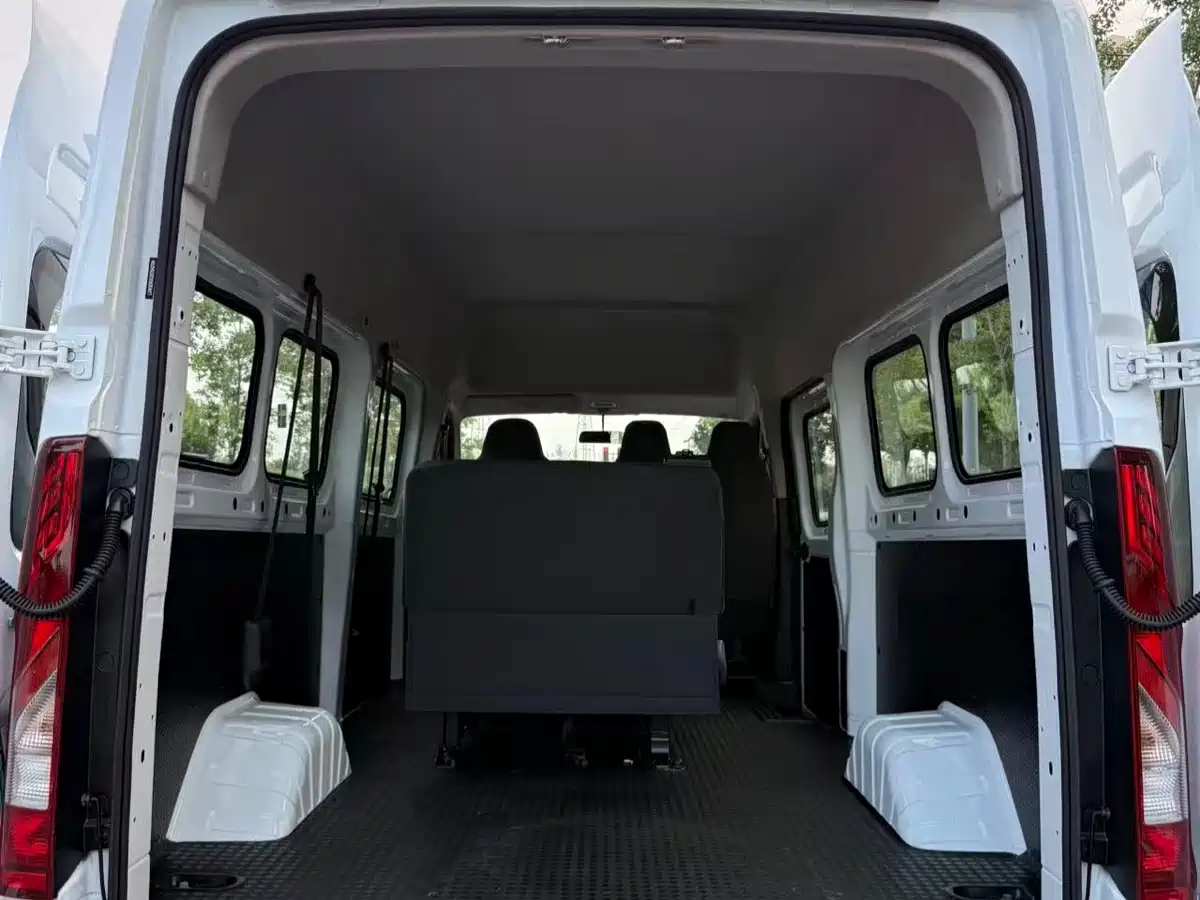 Jiangling E-Fushun 2025 2025 Clear Window Version 53.58kWh Medium Wheelbase Medium Roof