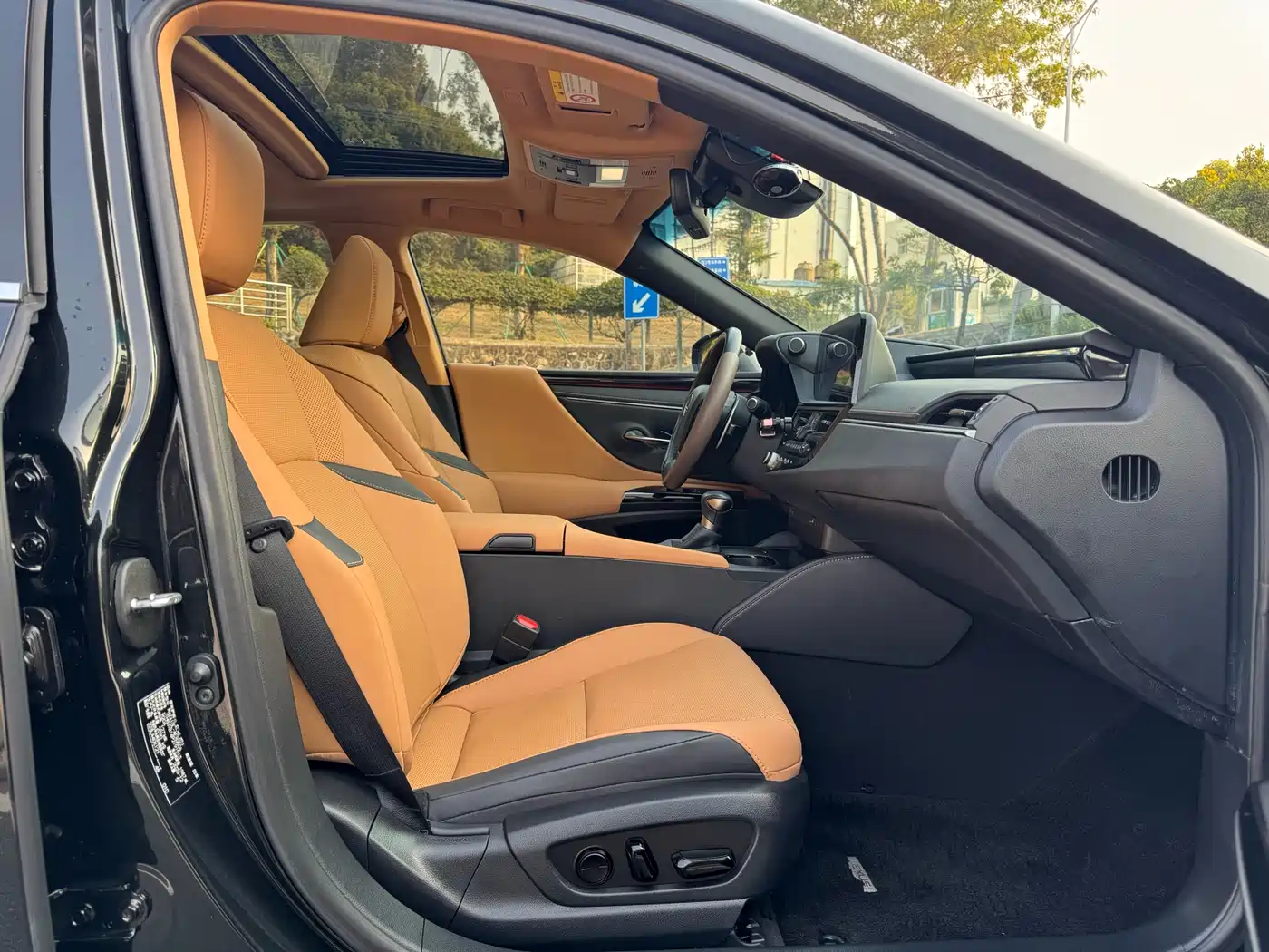 Lexus ES 2023 200 Excellence Edition фото 18