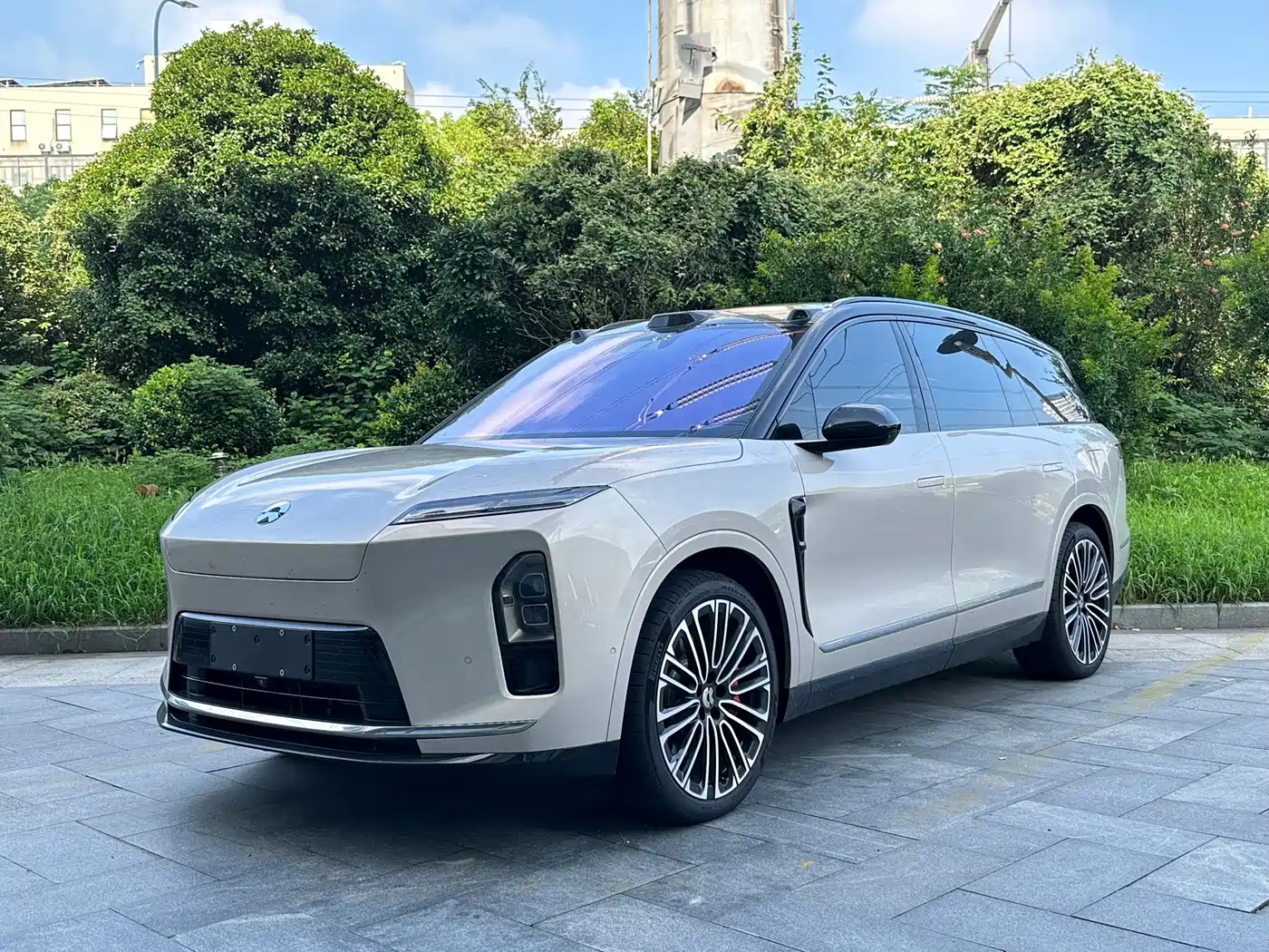 Nio ES8