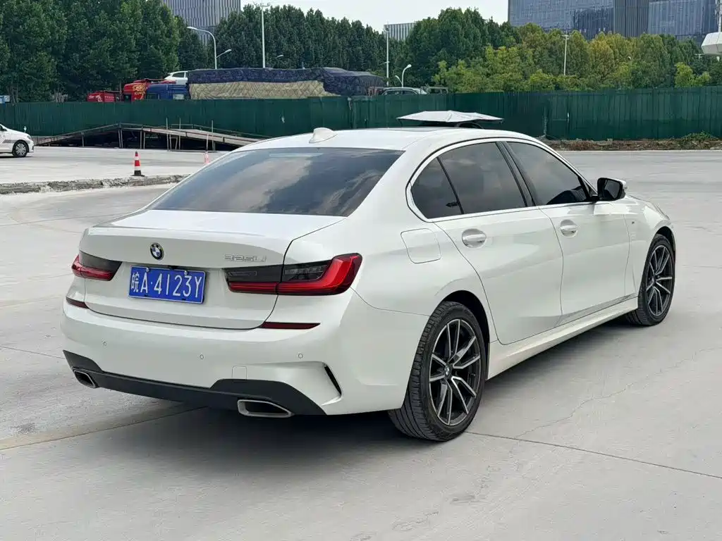 Photo 6 - BMW 3 Series