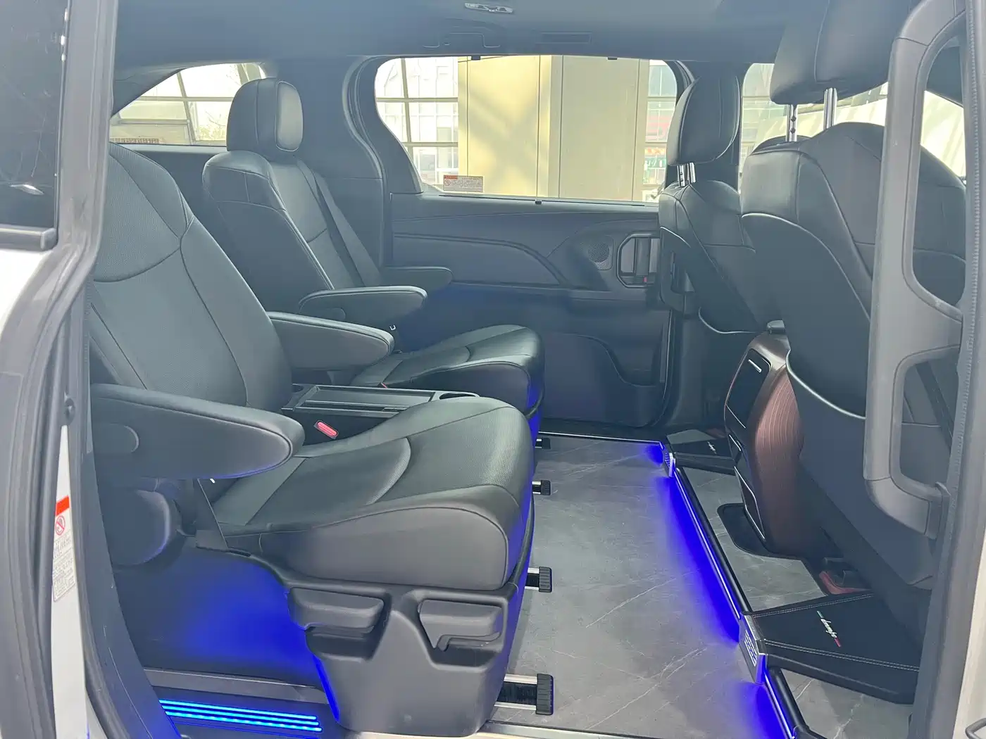 Toyota Granvia 2024 2.5L Hybrid Premium PLUS фото 13
