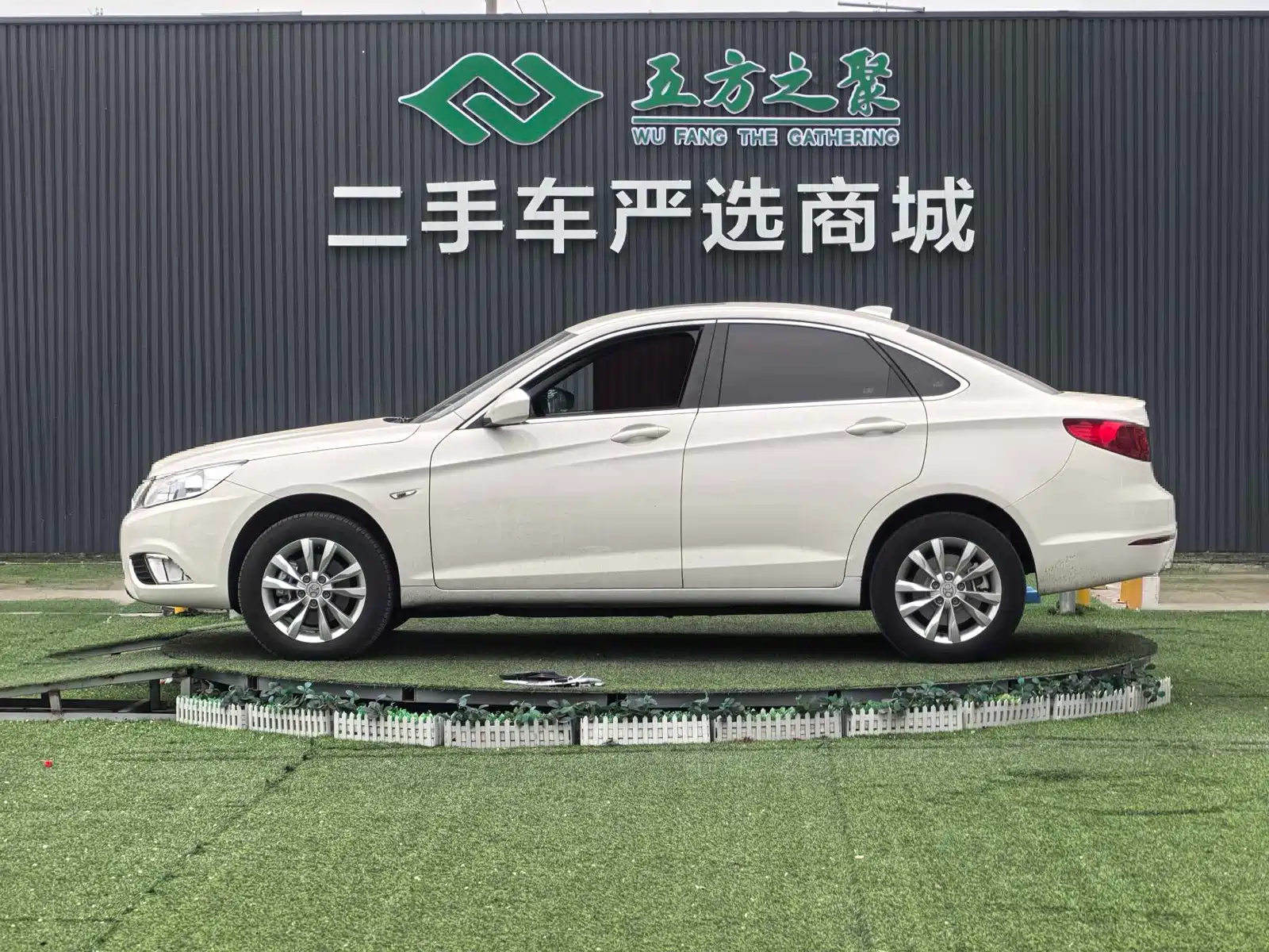 صورة 21 - BAIC New Energy BAIC EU Series