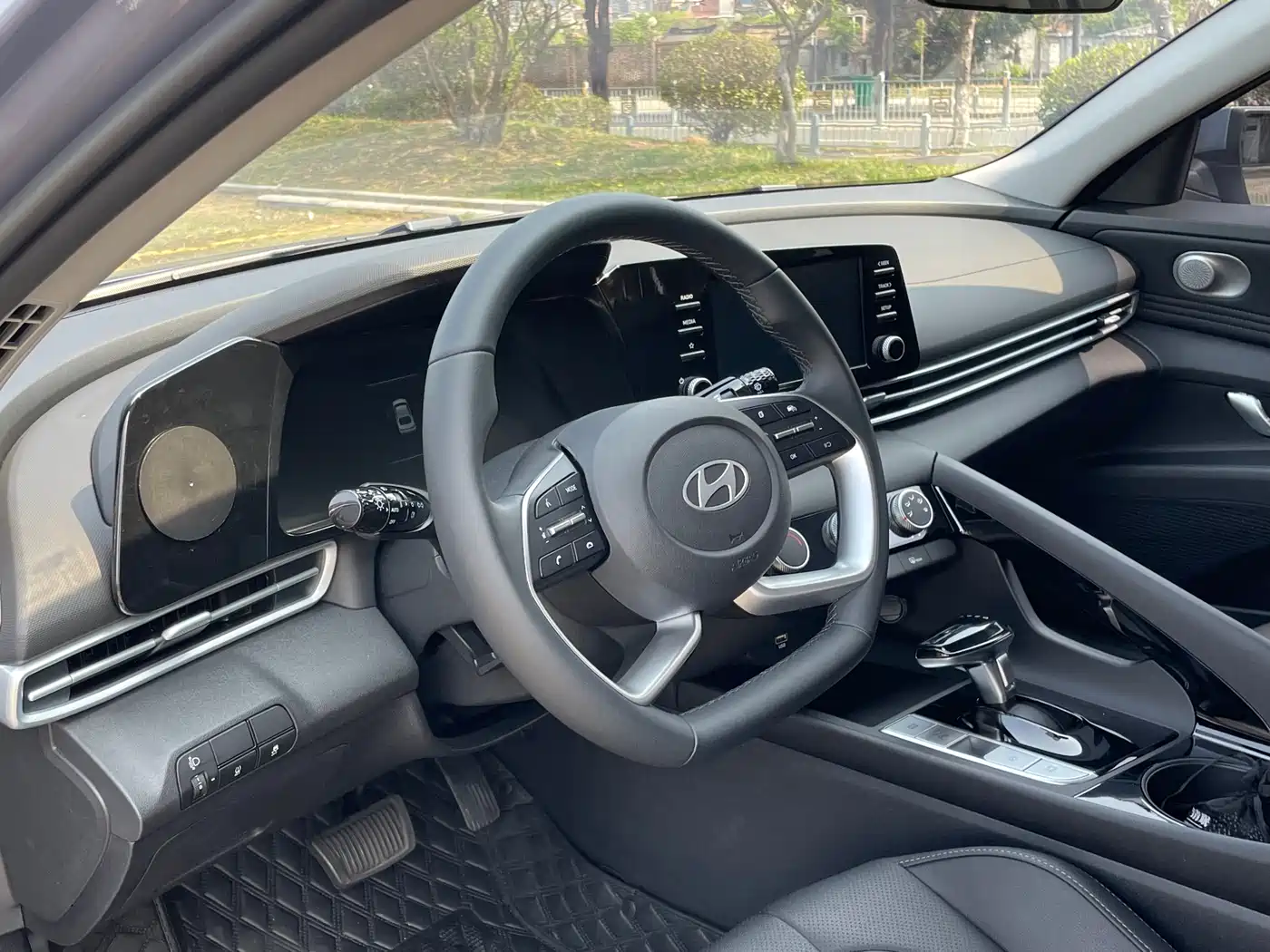 Hyundai Elantra 2023 1.5L CVT GLX Elite Edition фото 15