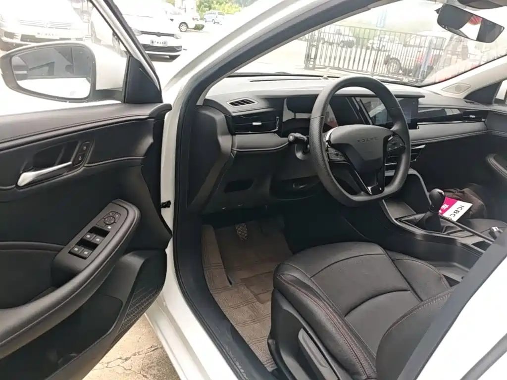 Roewe i5 2025 2023 1.5L Manual Comfort Edition