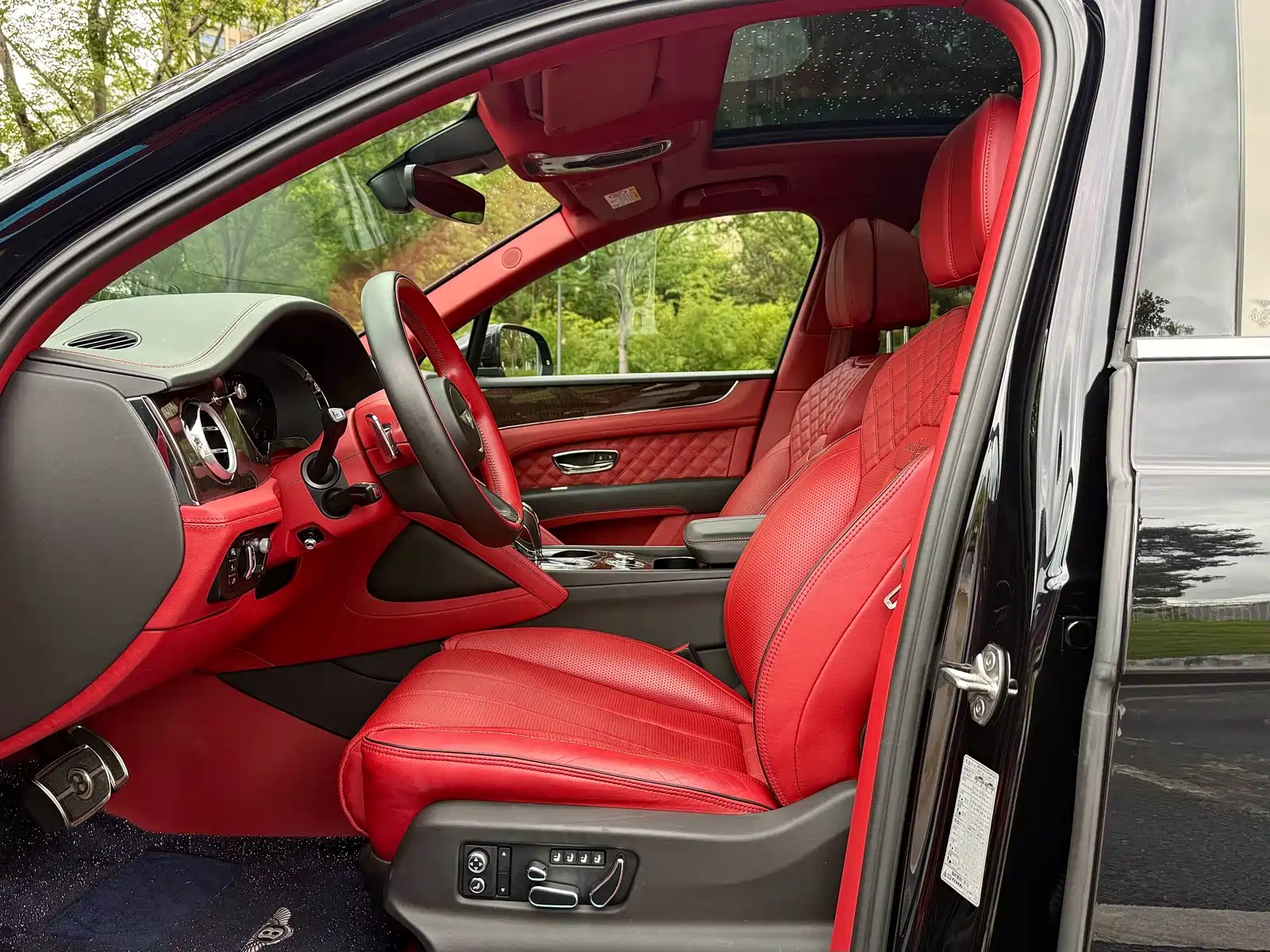 Photo 13 - Bentley Bentayga